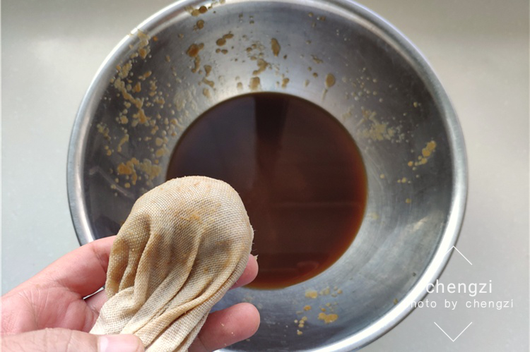 处暑后干燥易咳嗽，买5斤梨自制秋梨膏，放冰箱随吃随取很方便