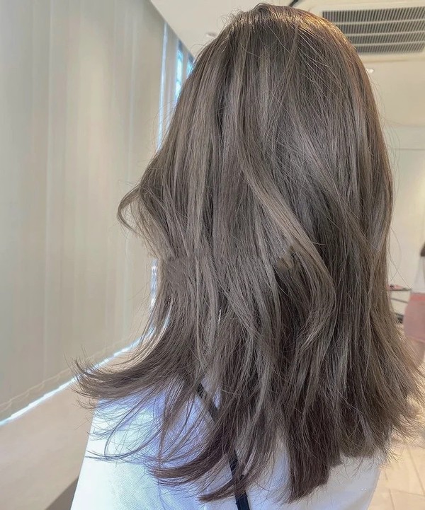 现在大家都不是黑长直了,这几款发色时髦又洋气,黄皮也可以驾驭