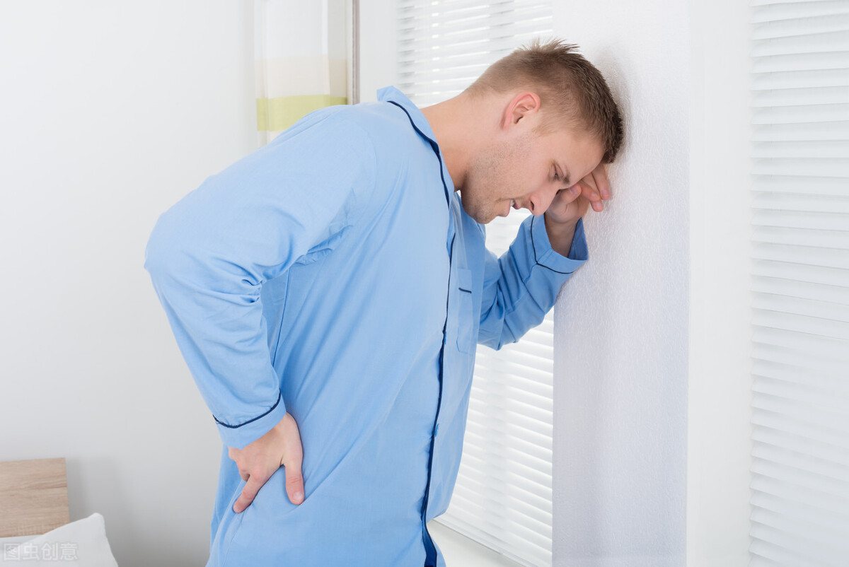 后背疼的原因有哪些，5个疾病会引起后背疼？