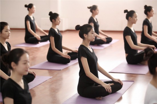 “一字马”女孩高考成绩出炉，开心表示终于有学上，却被网友嫌弃