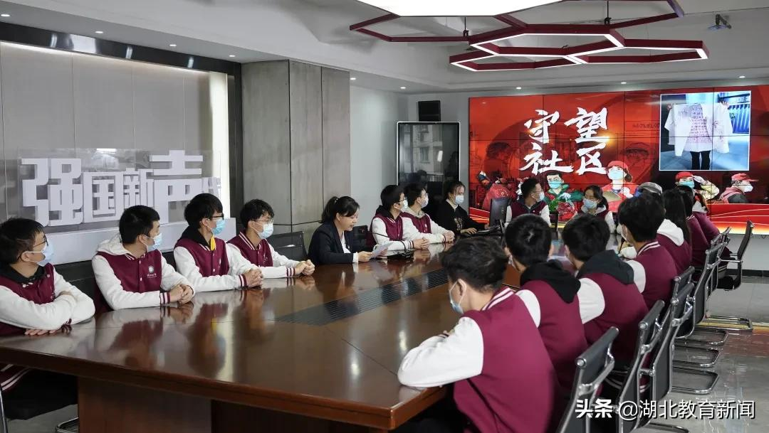 社区书记桂小妹泪洒思政课堂，与青年学子共话抗疫精神与青年担当