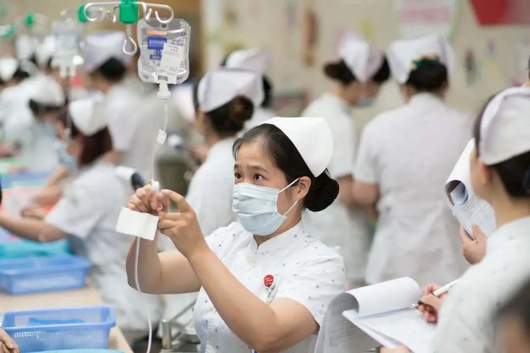 吃药图片搞笑(8月大萌娃医院打针) - 赤虎壹号