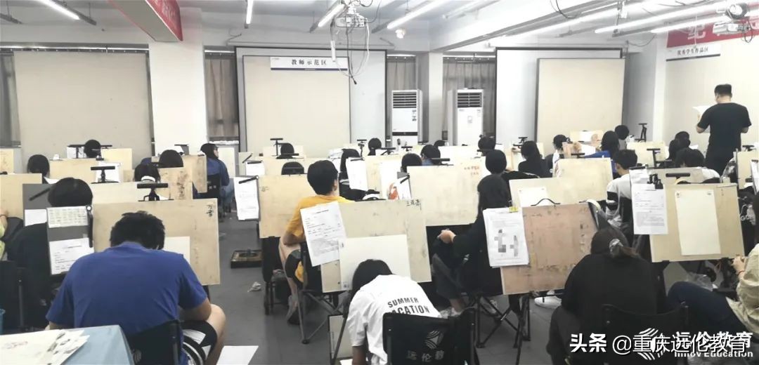 远伦月考表彰 | 无惧挑战，实力在线！来看未来美院状元领奖