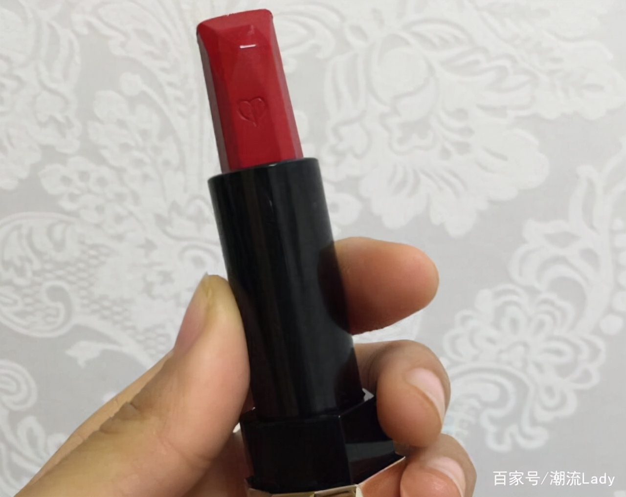 分享5款持久不掉色的口红，超显白显温柔，而且可以一整天不掉色