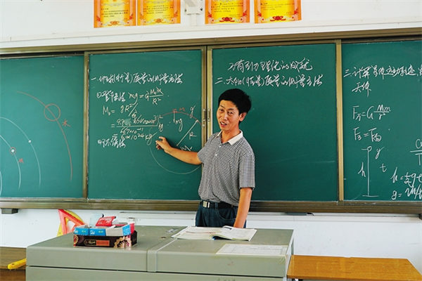 新高考模式下物理成功上岸，“这一学科”被拉下水，老师担心失业