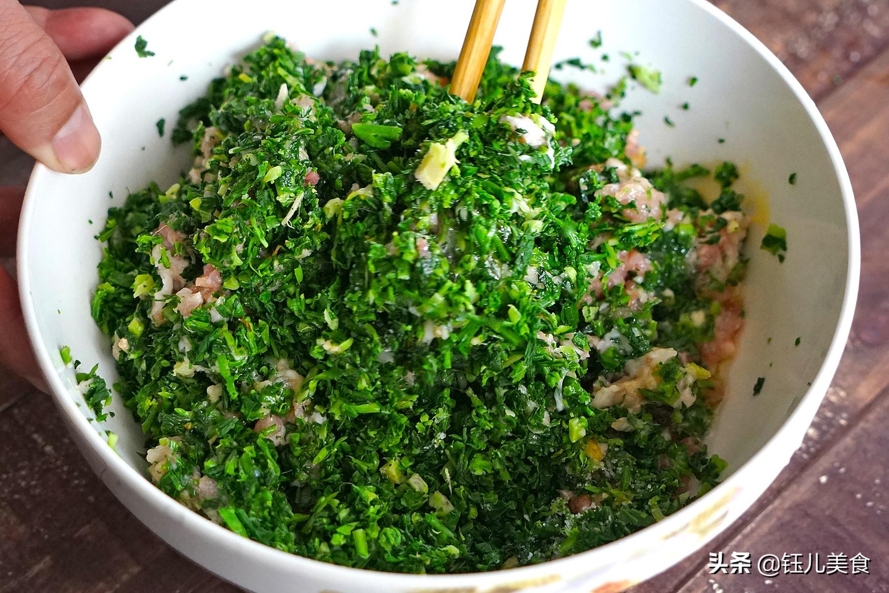 用荠菜包饺子发柴？注意做到这3点，鲜香美味又解馋，一锅不够吃