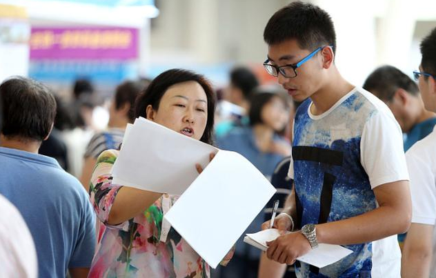 2021高考报志愿，扩招人数多的3所高校，低分考生也有机会考名校