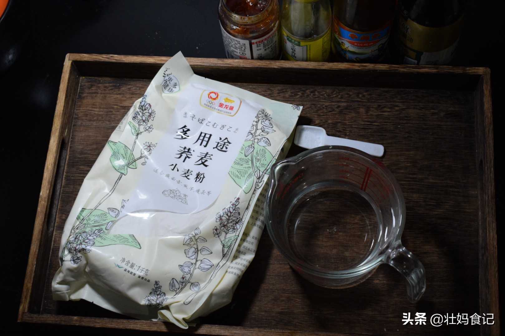 用荞麦粉做一碗劲道爽滑的凉拌面，轻脂健身更营养，全家都爱吃