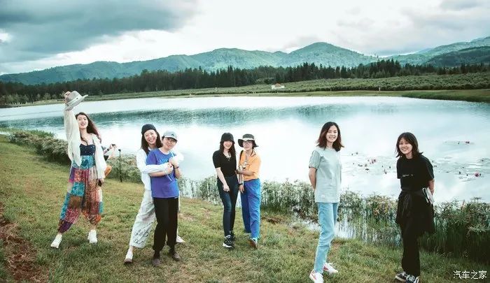 趣玩少女享自然，驾发现神行去露营