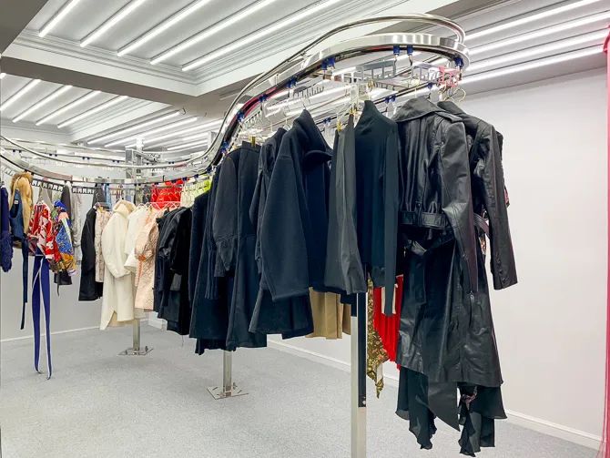 就算你有100件衣服，你的衣柜里总会缺一件WE11DONE