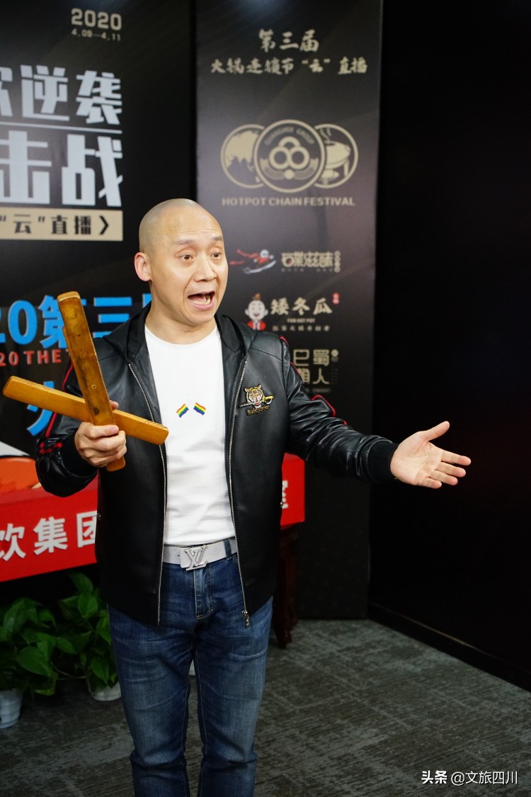 四川巴蜀懒人火锅价格(第三届火锅连锁节三天光珲餐饮集团董事长