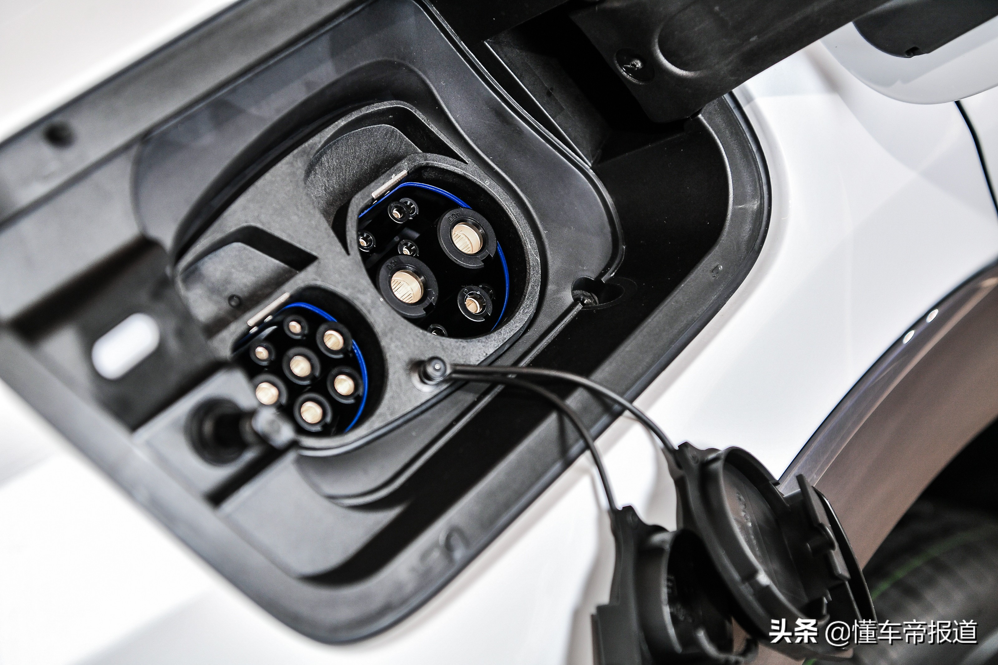 奥迪Q5 e-tron电动SUV发布，提供大6座/7座布局