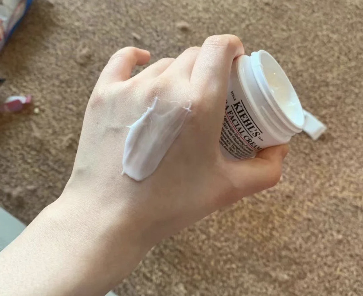 冬季大牌面霜“翻车”现场！科颜氏爆痘，FAB成分差，雅顿很干