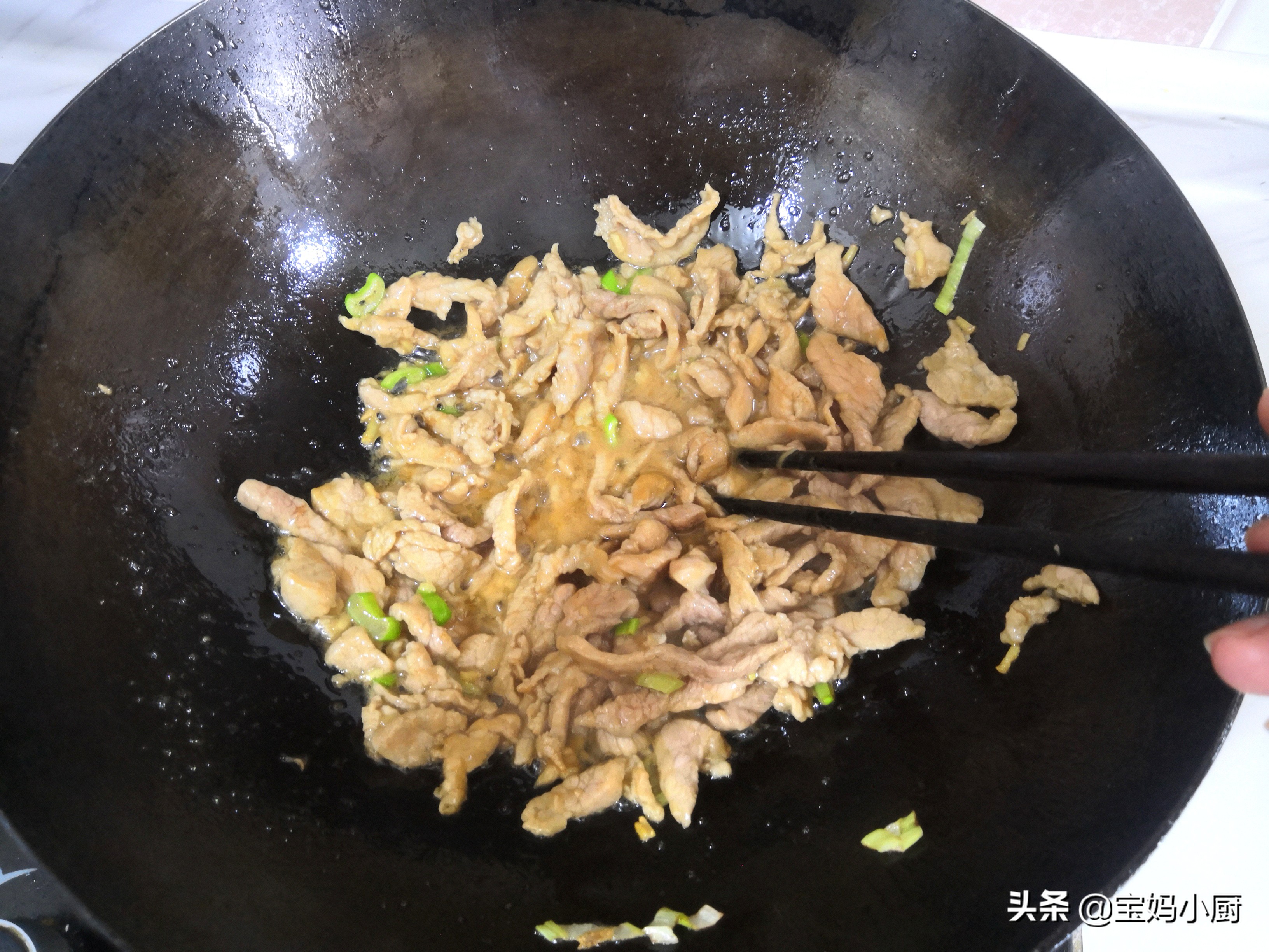 尖椒肉丝怎么做（教你做出比饭店还好吃的尖椒肉丝）