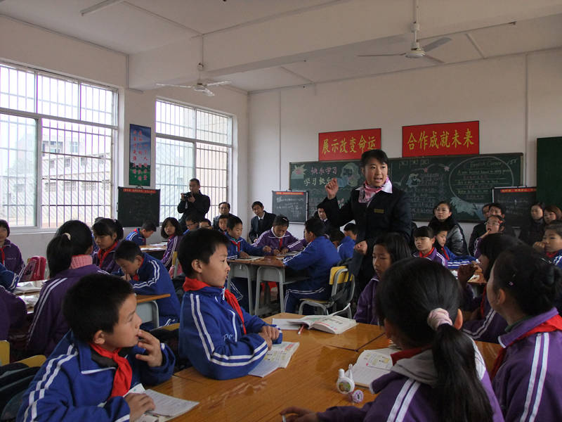 义务教育不是免费的吗？家长质疑学校乱收费，晒收费单引网友热议