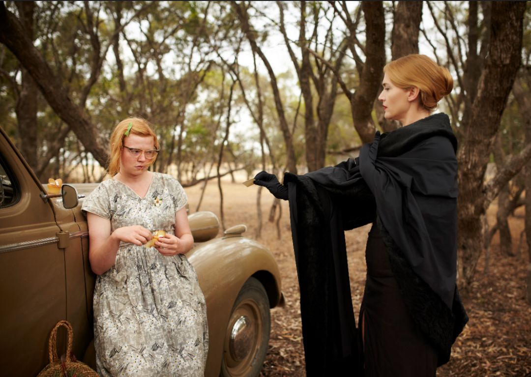 又燃又爽的复仇电影《裁缝》,简直美如画