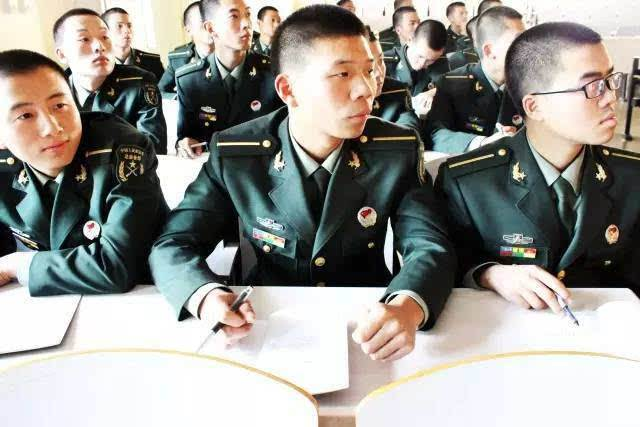 軍校:不僅可以免學費,還會給你開工資!