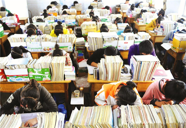 最难数学高考卷：全国平均60分、北京只有17分，复读生被气得直哭