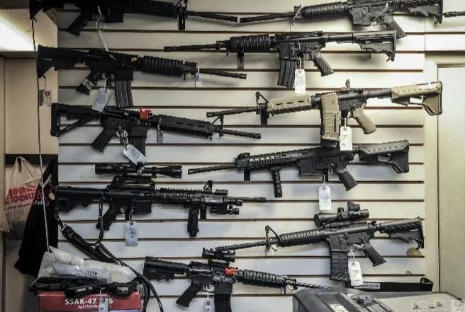 在美国什么人可以买枪？
