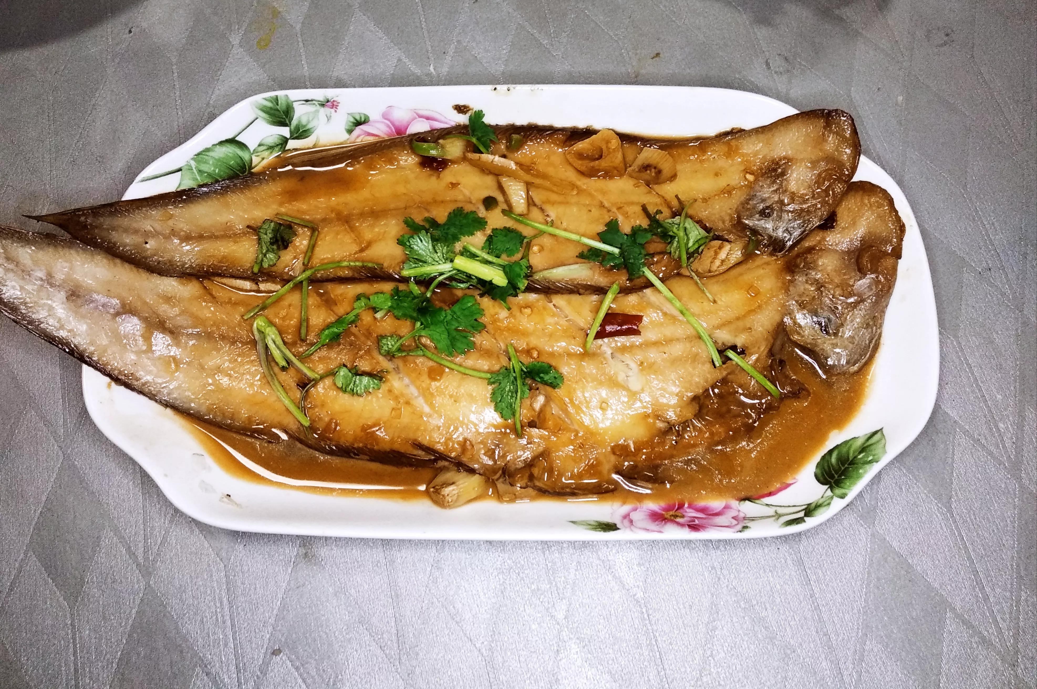 的龙利鱼,海边人根据它的皮是否有花纹有分为"牛舌头鱼"和"花舌头鱼"