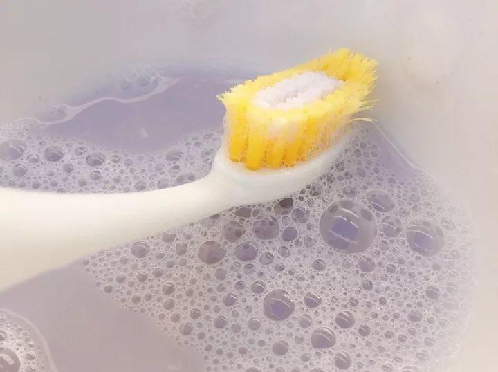 羽绒服弄脏难洗？用这3种“去污水”，比干洗店洗得还干净