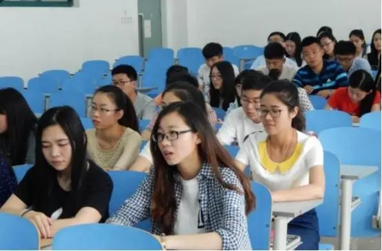 大学“挂科率”奇高的4个专业，补考未必能过，连学霸都难以招架