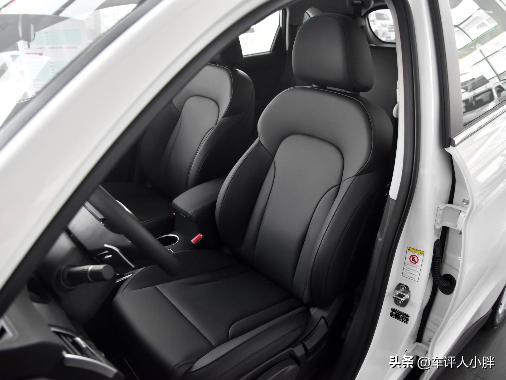 1.5T+7DCT的小SUV，带你看颜值憨憨的哈弗H2