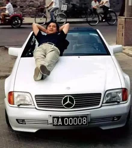 他90年代买了中国第一台法拉利，北京首富李晓华靠的是什么？