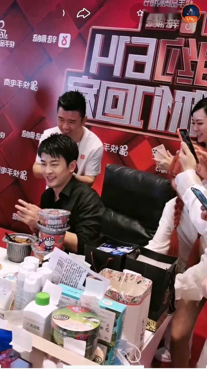 辛巴超10亿首秀背后，家族、微商、供应链野心