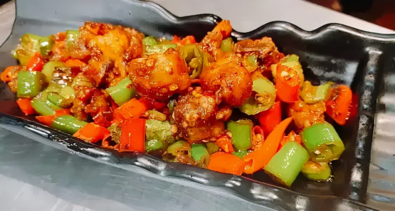 坐拥9幢餐饮大楼、24小时不打烊食堂！上海大学推出这一套餐，火上热搜！