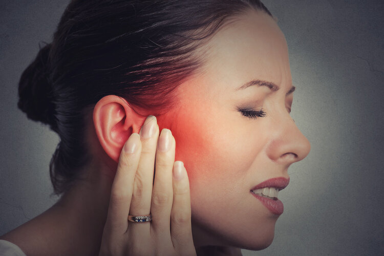 耳鸣、听力下降怎么正确治疗？教你2个手法，改善耳朵嗡嗡响
