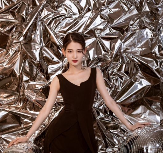 北大校花意外走红，“神颜”让人心动不已，网友评论却翻了车