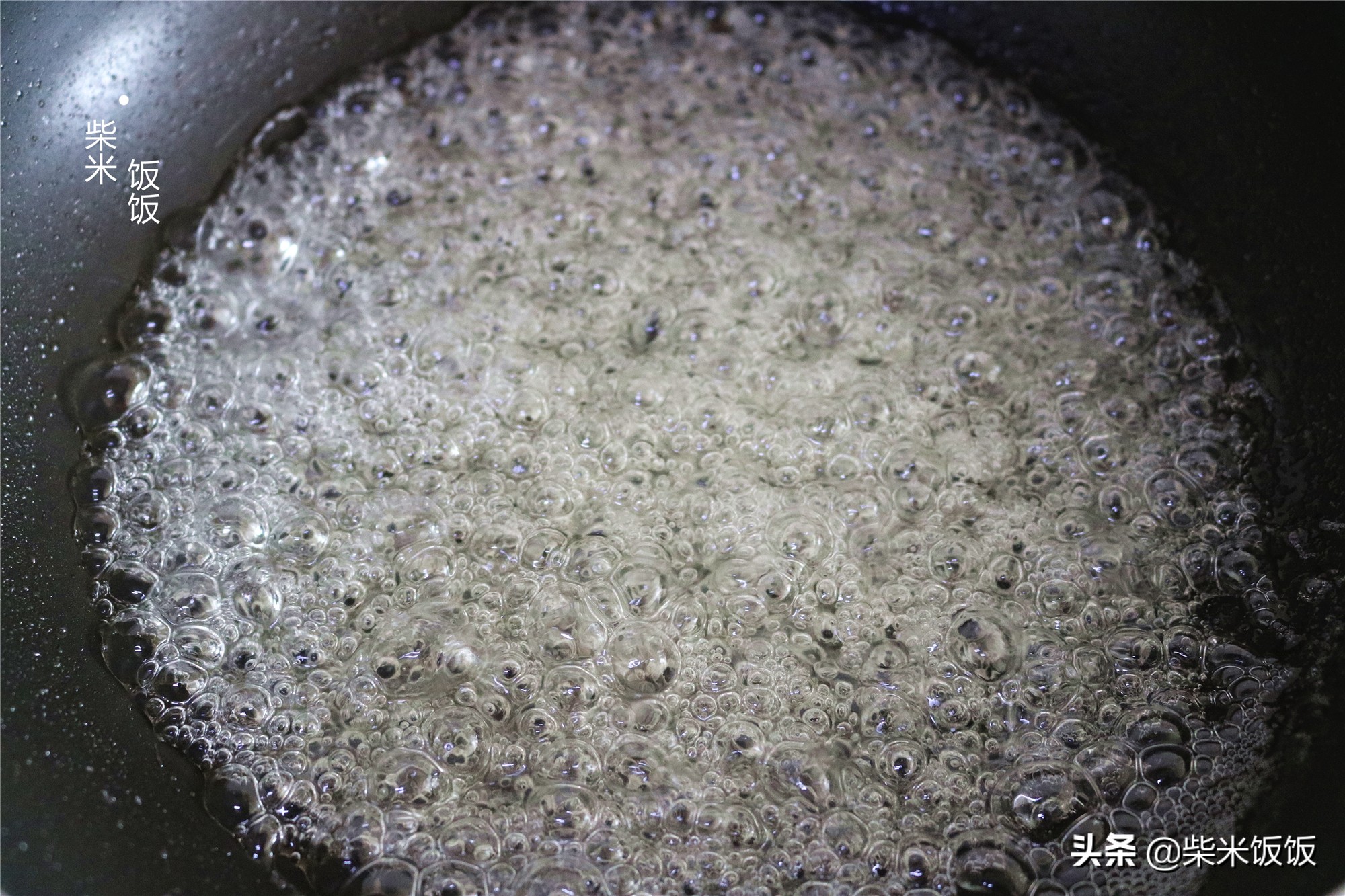 别买糖葫芦了，自己做很简单，嘎嘣脆不粘牙，实惠又好吃