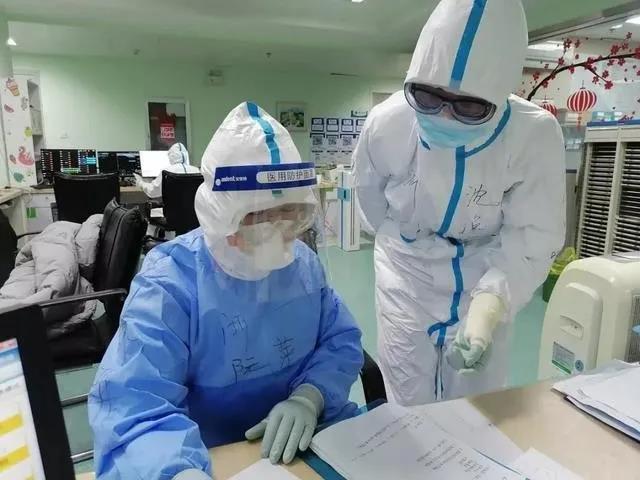 最近，这两个“妈”火了：一个令病毒闻风丧胆，一个令女儿差点变成“失学儿童”