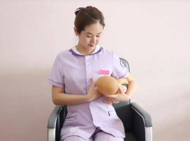 刚出生的婴儿怎么喂奶(新手妈妈看过来) - 乐宝宝贝