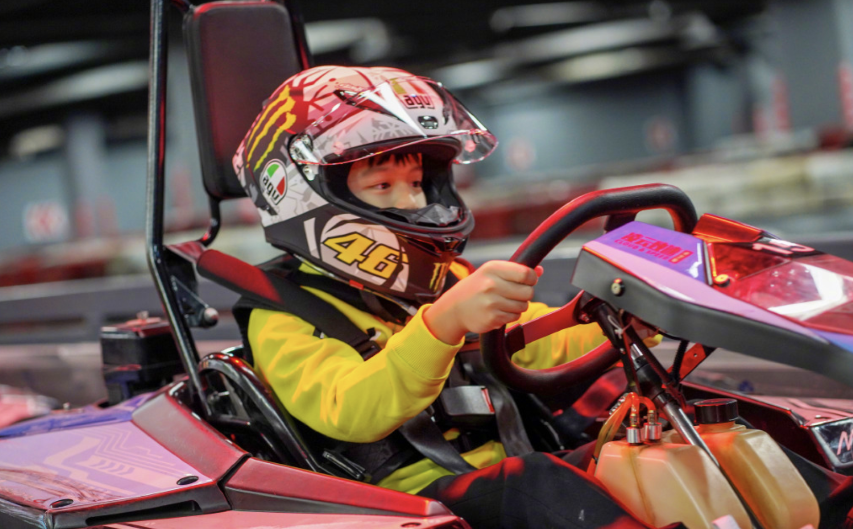 小亮仔10岁生日，田亮全家开赛车庆祝，网友却森碟森碗傻傻分不清