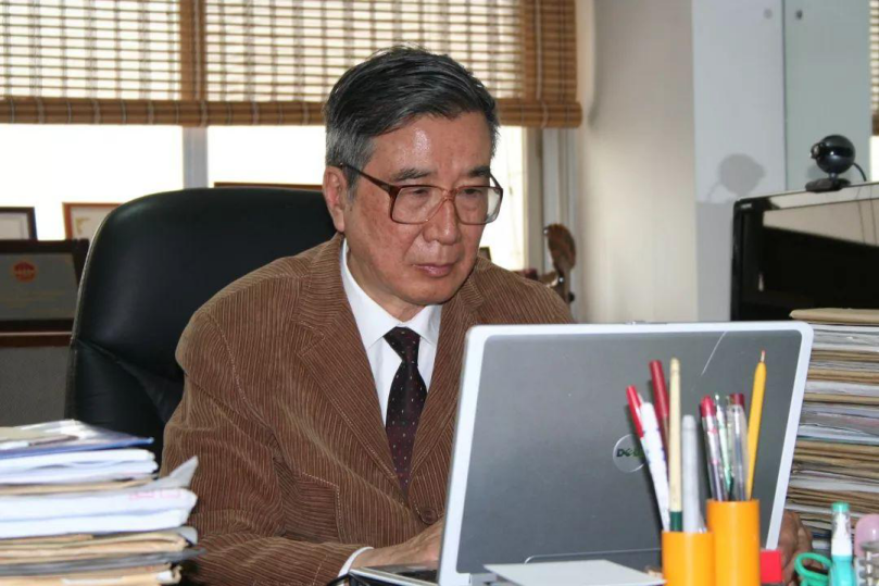 南开大学毕业的名人（放弃美国奖学金毅然回国）