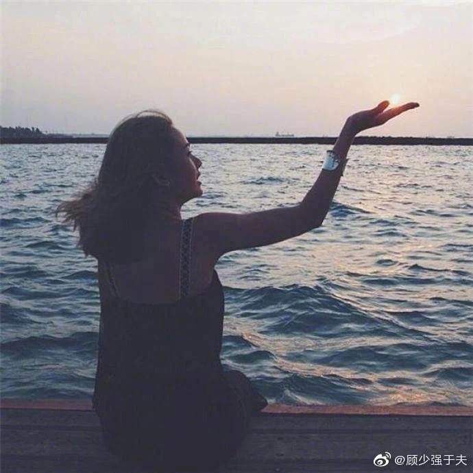 张雪峰离开大城市，白岩松向往小村庄，背后原因刺痛无数人的心