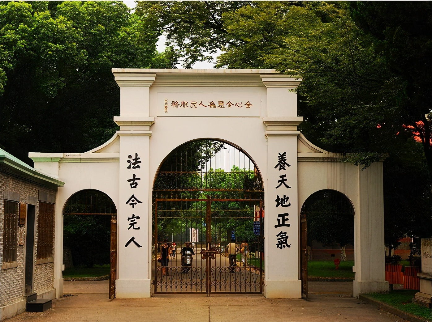 钱钟书去世后，暗恋杨绛的费孝通前来探望，杨绛：别再知难而上了