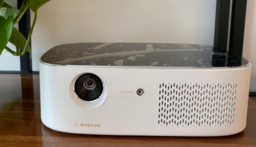 十大家用投影仪排名：老烧盘点家用投影仪排名前十的品牌