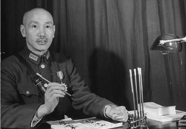 民国最有权利的人：蒋介石三次下野，为何每次都能成功的复出？