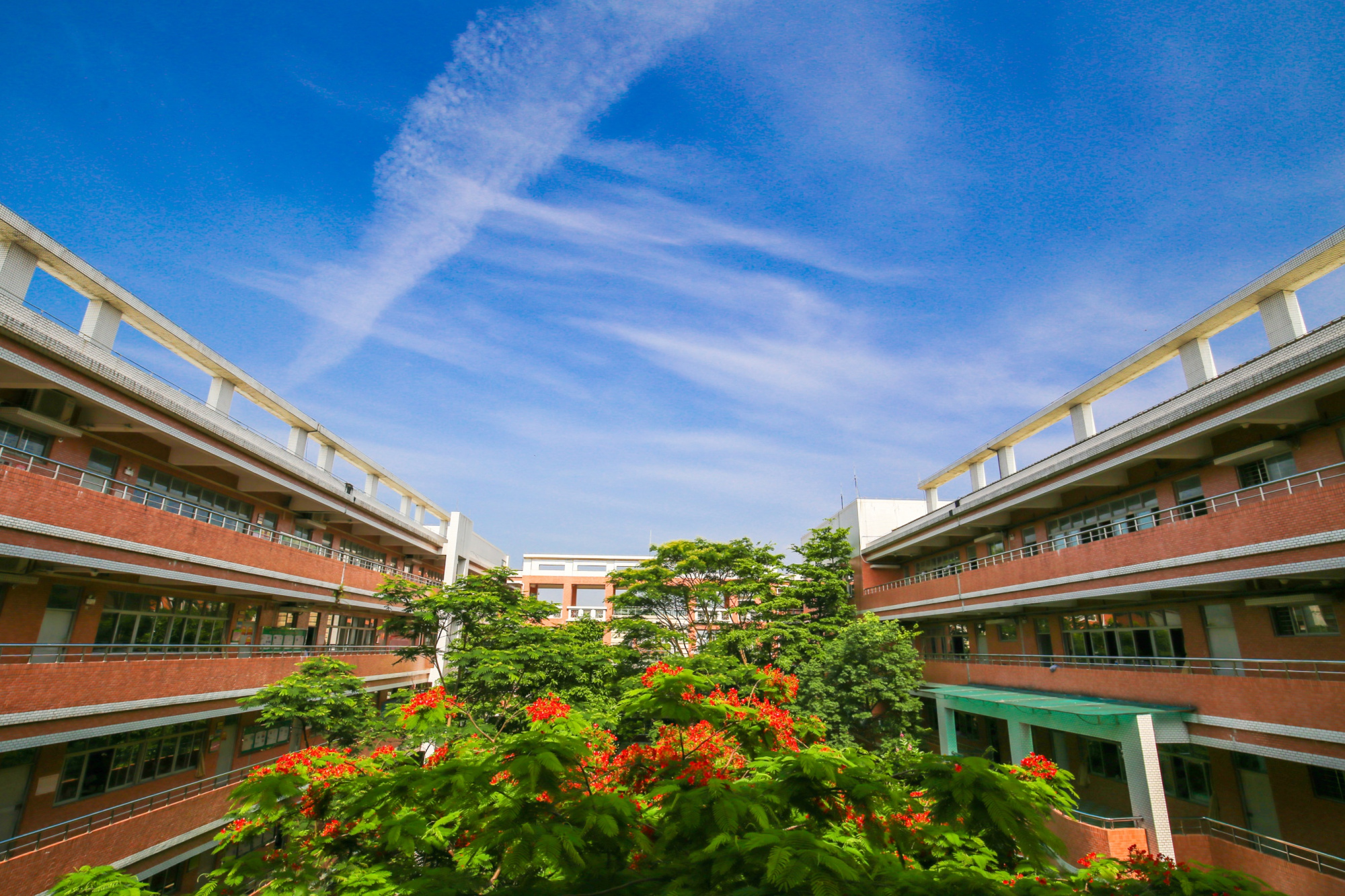 广东东莞名列前茅的三所好高中，东莞中学首屈一指，你认同吗？