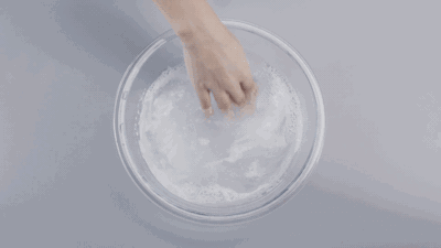 衣服不用洗，一泡就干净！73岁老人研发洗衣神器，颠覆洗衣方式