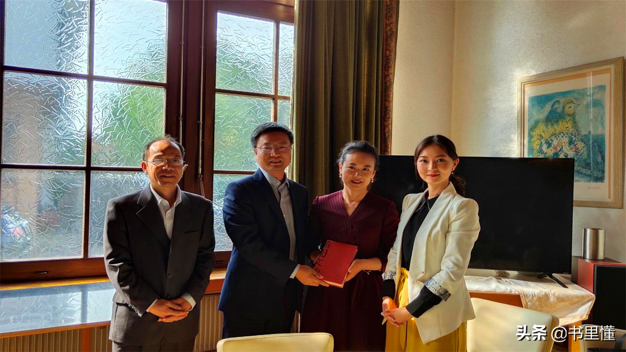 老师挤破头想去211教书，学历得达到什么要求？工资待遇高吗？