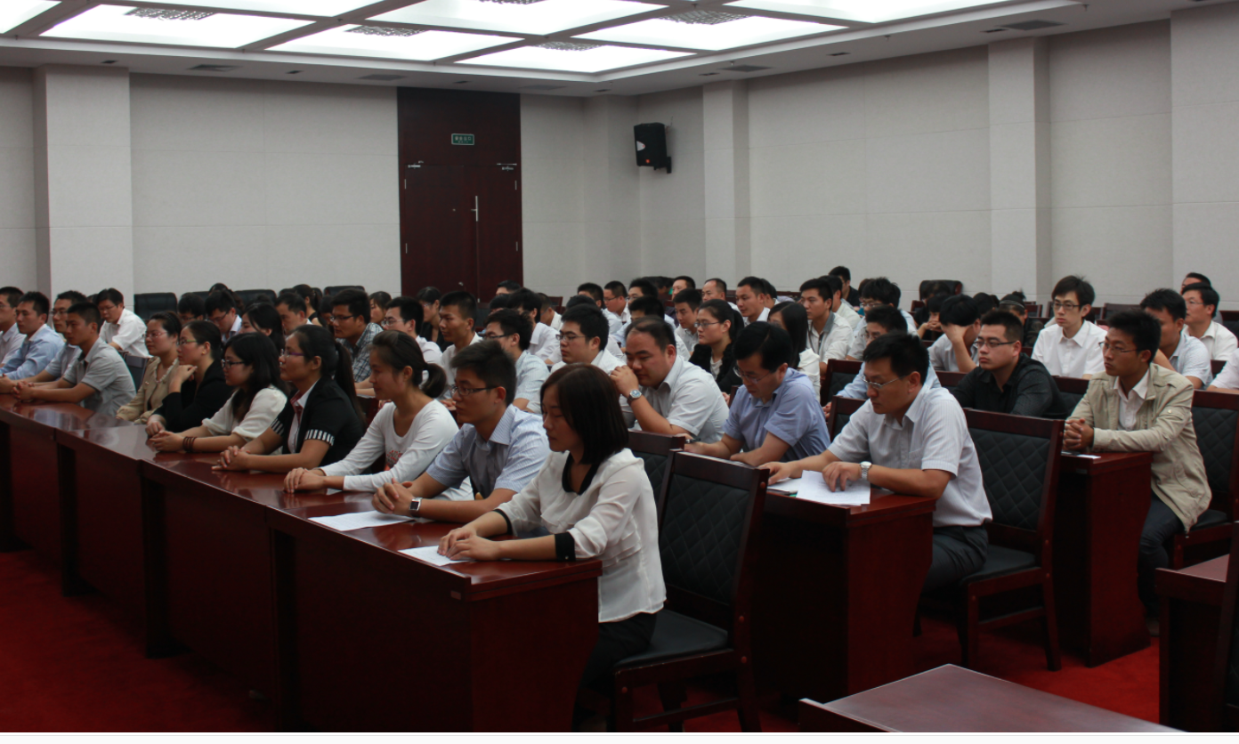 公务员迎来新变化，报考年龄或突破35岁门槛？往届生的机会来了？