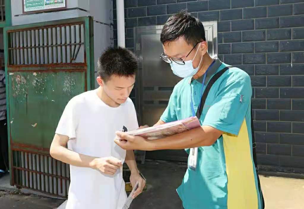 双胞胎学霸考上清华北大，高考都是652分，家长做梦都笑醒