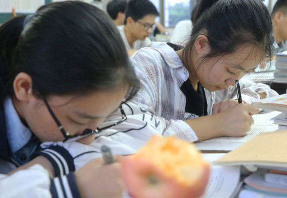 如果高考前一晚上失眠了，是否会影响到高考？怎样避免失眠？