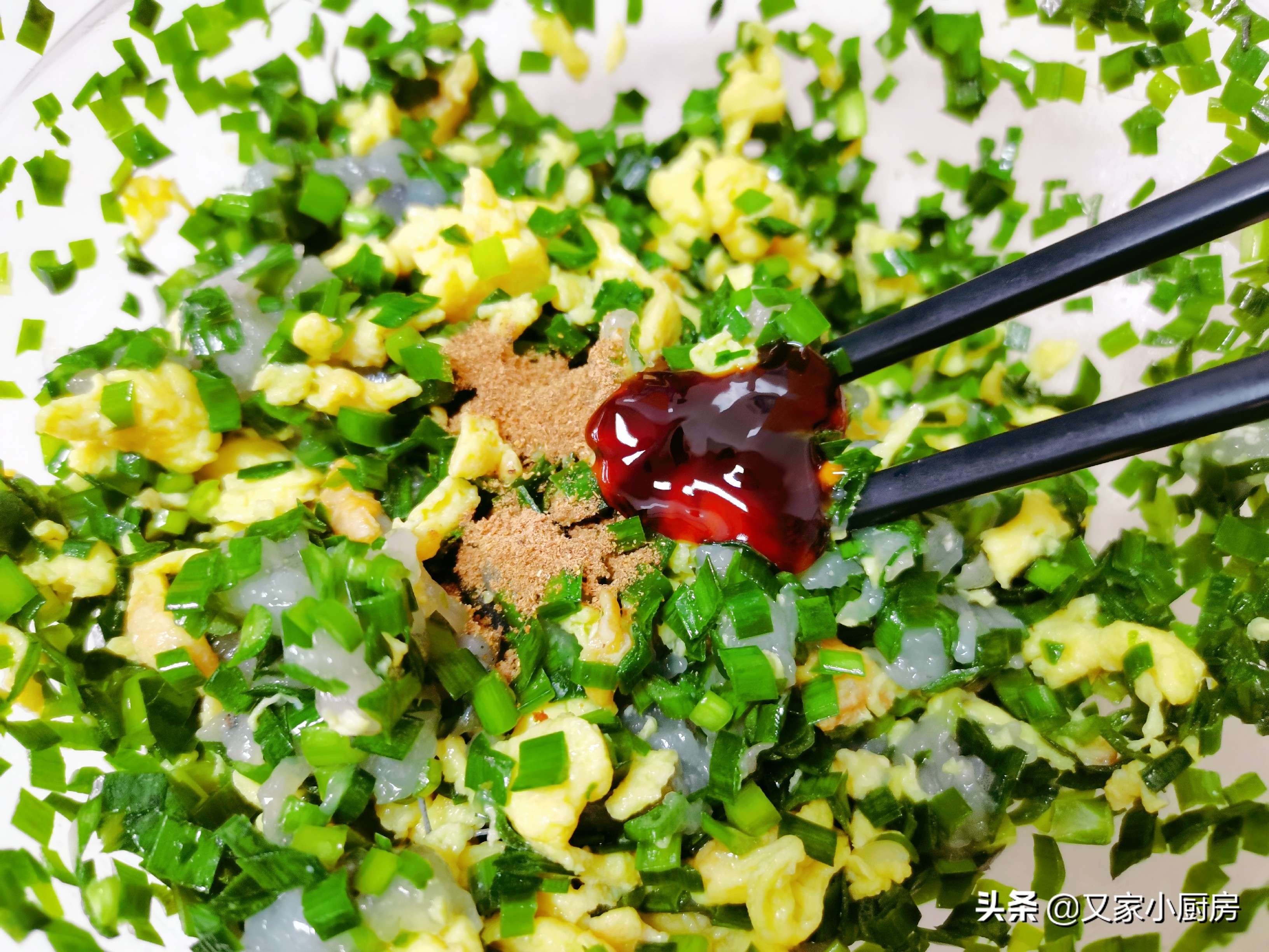 三鲜馅的饺子怎样调拌最好吃？教你一个技巧，饺子鲜香好吃不出水