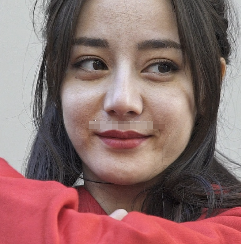 迪丽热巴生图引热议,粉丝斥摄影师恶意P图,对方怒曝原图视频