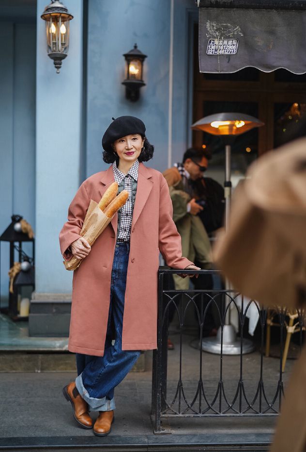 5、60岁的女人，如何把优衣库穿高级？7套秋冬搭配，照着穿就很美